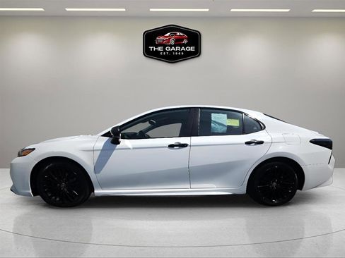 Used 2020 Toyota Camry SE FWD image 2