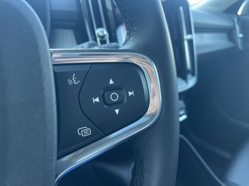 Certified 2024 Volvo XC40 B5 Core image 40