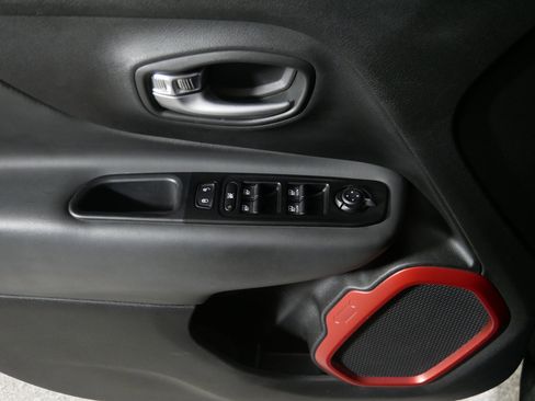 Used 2021 Jeep Renegade Trailhawk w/ Trailer Tow Group image 19