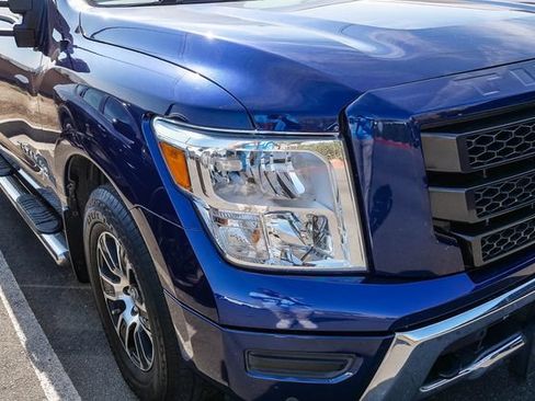 Used 2020 Nissan Titan SV w/ SV Convenience Package RWD image 3