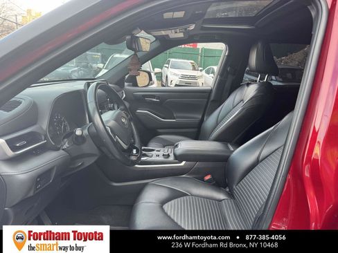 Used 2022 Toyota Highlander XSE image 17