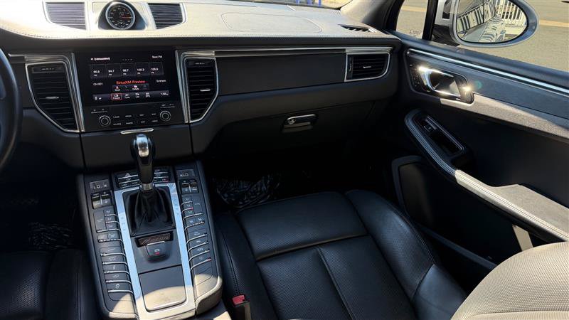 Used 2018 Porsche Macan GTS w/ Premium Package Plus AWD/4WD image 17