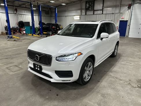Used 2022 Volvo XC90 T5 Momentum AWD/4WD image 1