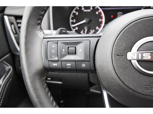 Used 2024 Nissan Rogue SV w/ SV Premium Package image 17