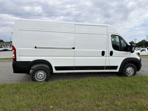 Used 2023 RAM ProMaster 2500 FWD image 11
