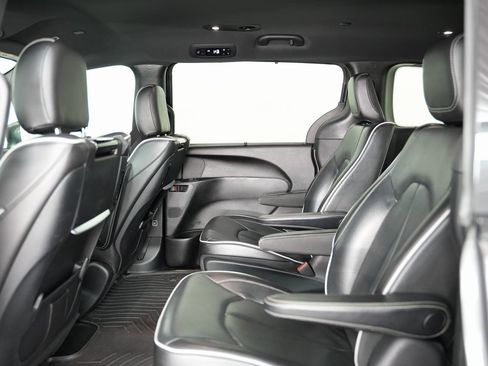 Used 2019 Chrysler Pacifica Limited w/ Advanced Safetytec Group image 38