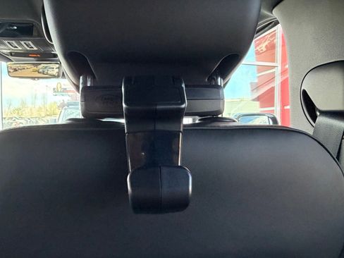 New 2026 Land Rover Defender 110 X-Dynamic SE image 25