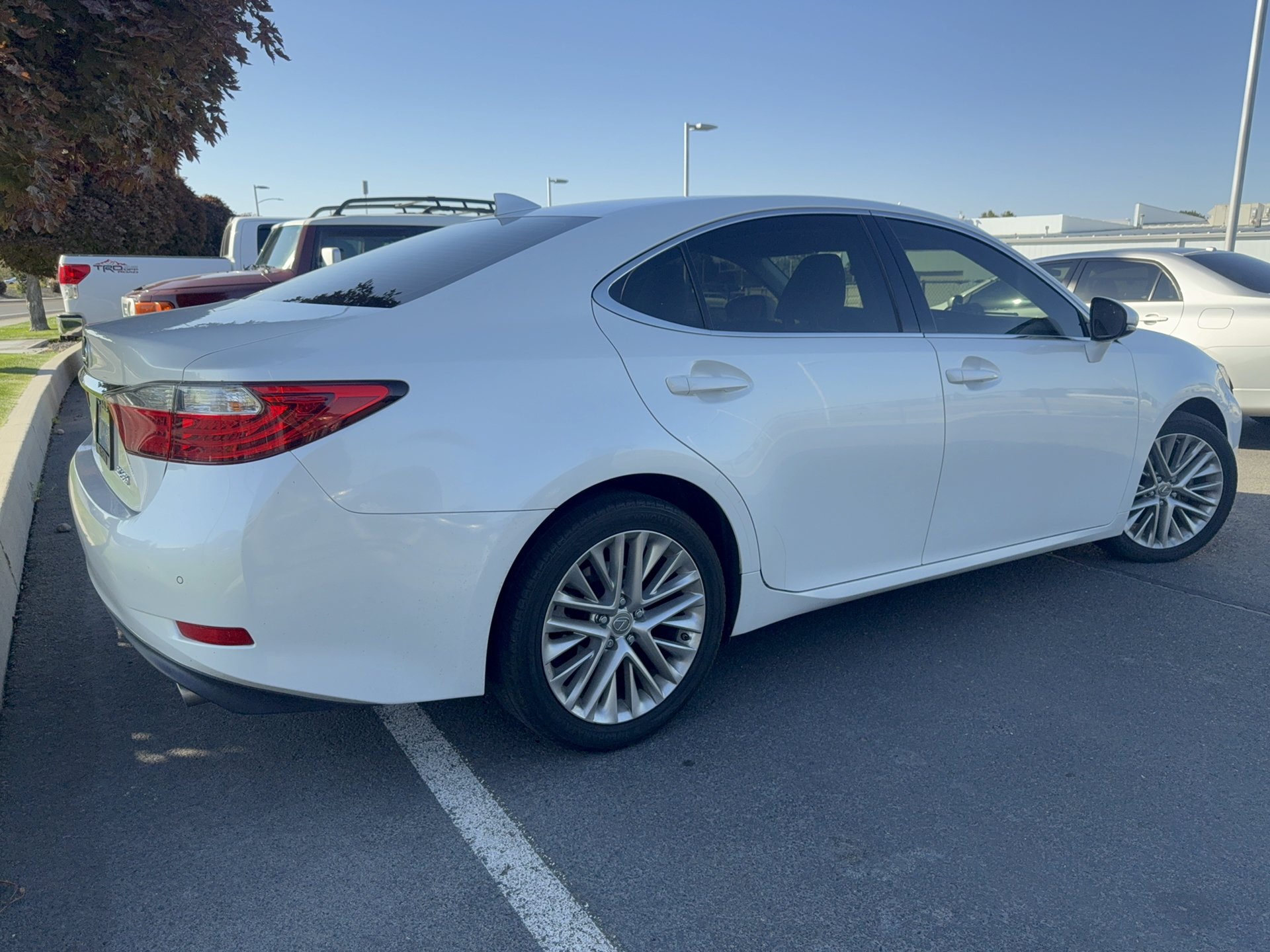 Used 2015 Lexus ES 350 w/ Luxury Package FWD image 35