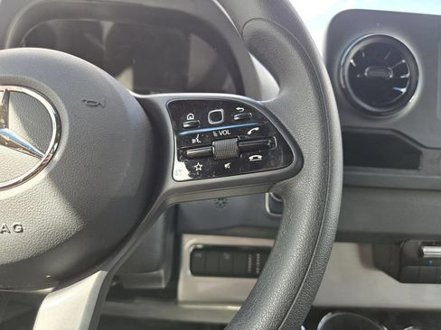Used 2021 Mercedes-Benz Sprinter 2500 image 28