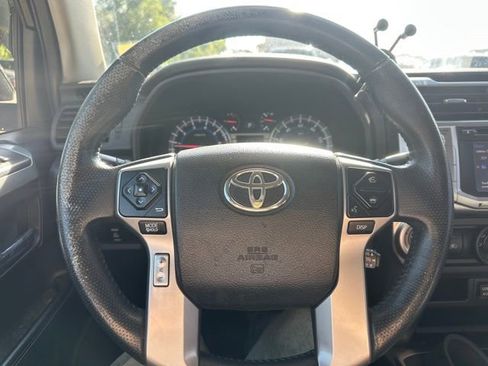 Used 2016 Toyota 4Runner SR5 AWD/4WD image 16
