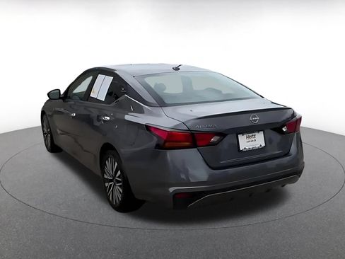 Used 2025 Nissan Altima 2.5 SV FWD image 11
