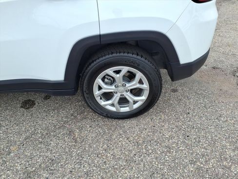 Used 2024 Jeep Compass Latitude image 21