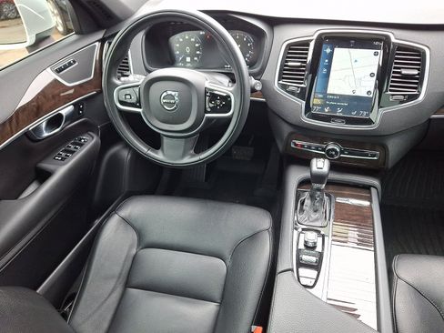Used 2018 Volvo XC90 T6 Momentum w/ Convenience Package image 14
