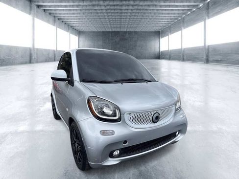 Used 2016 smart fortwo Prime RWD image 2