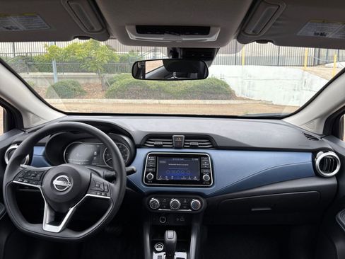 Used 2025 Nissan Versa SV FWD image 31