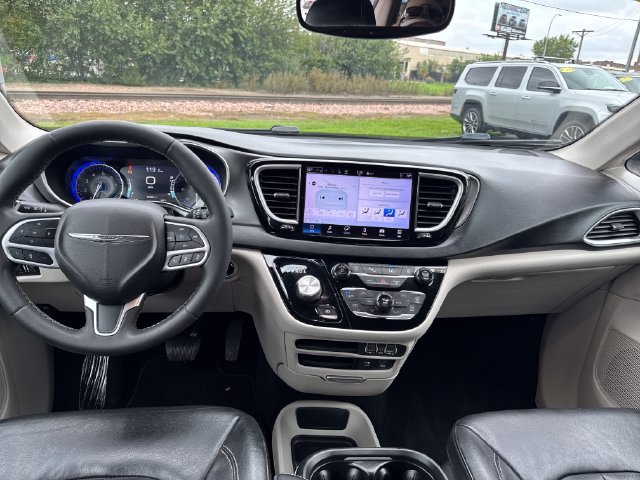 Used 2022 Chrysler Pacifica Touring-L FWD image 13