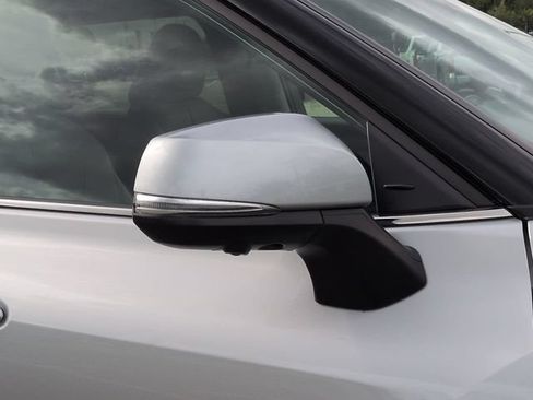 Certified 2023 Toyota Highlander Limited FWD image 12