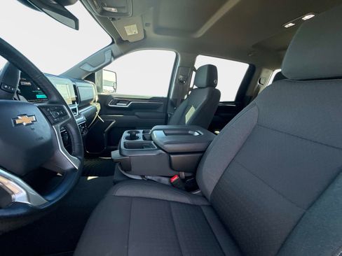 Used 2025 Chevrolet Silverado 2500 LT w/ Convenience Package image 22