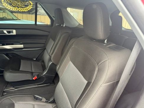 Used 2023 Ford Explorer XLT RWD image 8