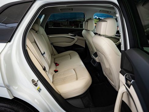 Used 2021 Audi e-tron Premium w/ Convenience Plus Package image 35