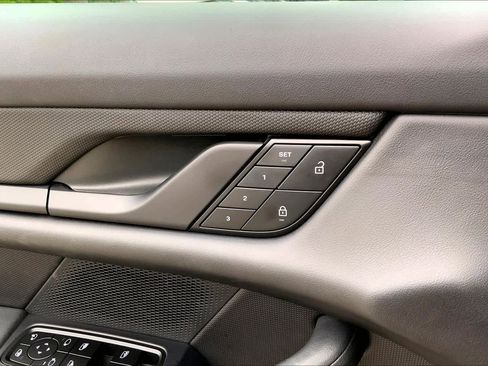 Used 2022 Porsche Taycan RWD image 31