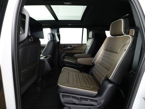 Used 2026 GMC Yukon XL Denali Ultimate w/ LPO, Illumination Package image 17
