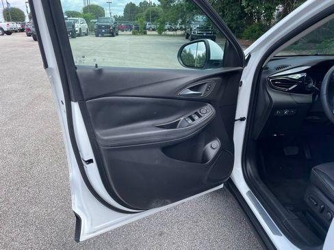 Used 2022 Buick Encore GX Select FWD image 11