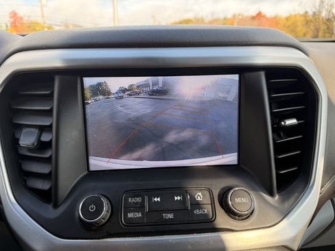 Used 2019 GMC Acadia SLT image 16