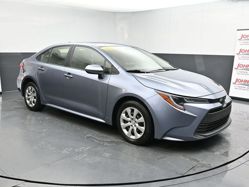 Used 2023 Toyota Corolla LE image 2