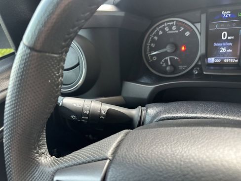 Certified 2022 Toyota Tacoma TRD Off-Road AWD/4WD image 23