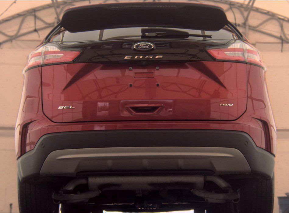 Used 2023 Ford Edge SEL w/ Convenience Package AWD/4WD image 4