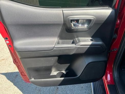 Used 2019 Toyota Tacoma TRD Sport AWD/4WD image 40