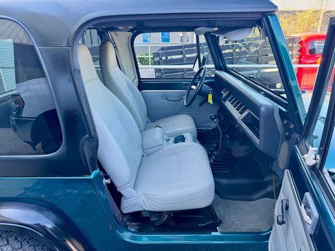 Used 1995 Jeep Wrangler Rio Grande AWD/4WD image 96