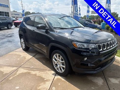 Used 2023 Jeep Compass Latitude AWD/4WD image 1