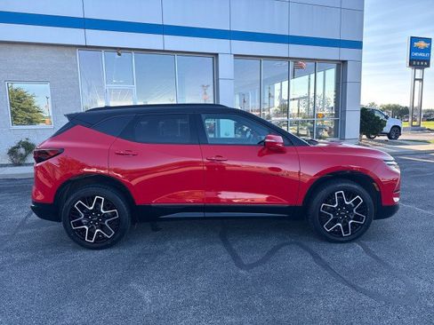 Used 2023 Chevrolet Blazer RS w/ Enhanced Convenience Package FWD image 2