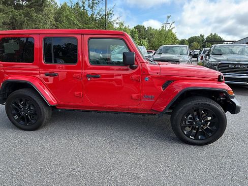 Used 2025 Jeep Wrangler Unlimited Sahara w/ Safety Group AWD/4WD image 7