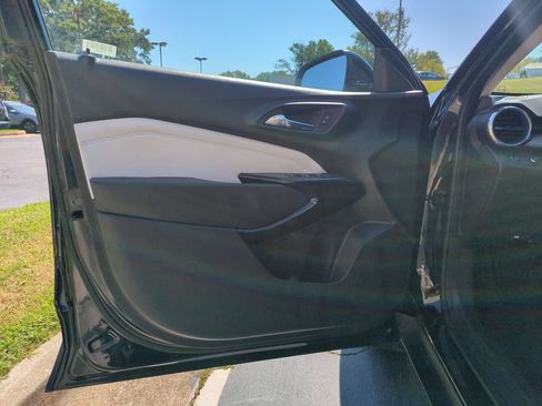 Used 2025 Chevrolet Trax LT w/ LT Convenience Package FWD image 11