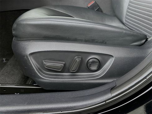 Used 2024 Toyota Camry SE image 21