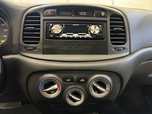 Used 2010 Hyundai Accent GS image 21