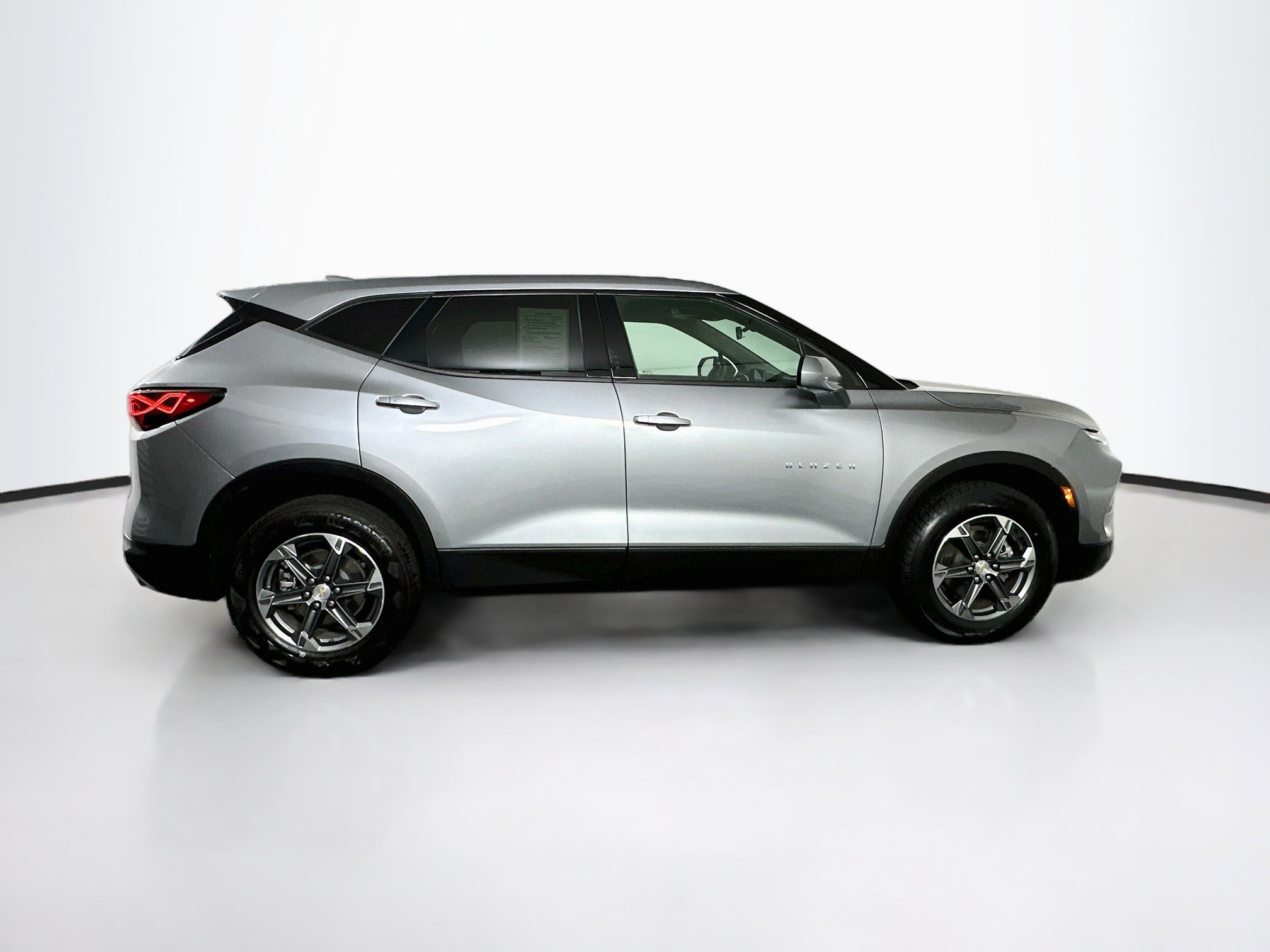 Used 2025 Chevrolet Blazer LT FWD image 10