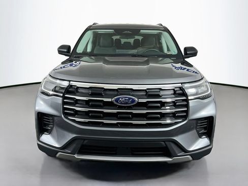 Used 2026 Ford Explorer Active AWD/4WD image 3