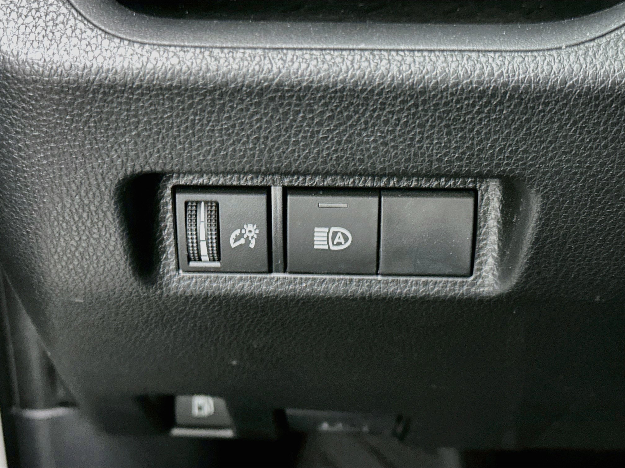 Used 2025 Toyota RAV4 LE AWD/4WD image 17