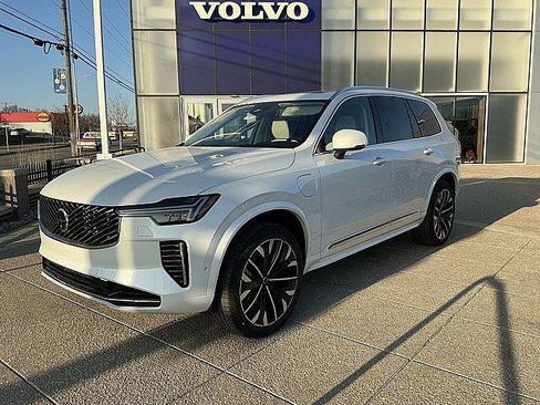 New 2026 Volvo XC90 T8 Ultra w/ Protection Package Premier AWD/4WD image 3