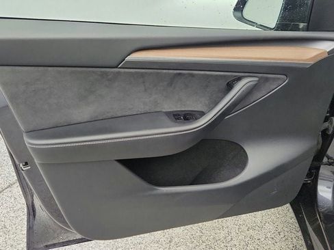 Used 2025 Tesla Model Y Long Range image 32