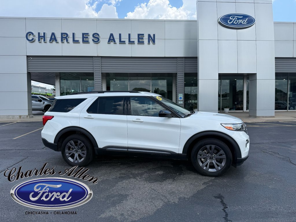 Used 2023 Ford Explorer XLT w/ Equipment Group 202A AWD/4WD image 2