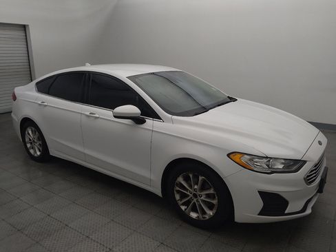Used 2019 Ford Fusion SE FWD image 11