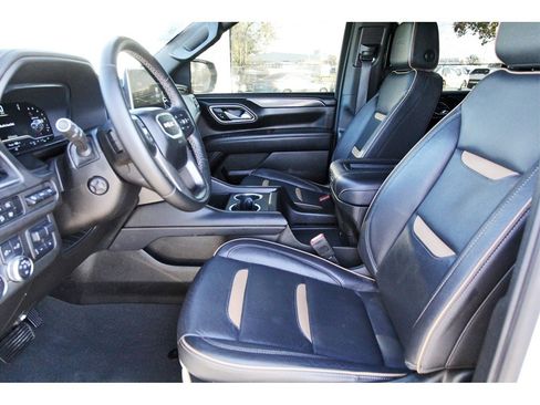 Used 2024 GMC Yukon AT4 w/ Technology Package image 6