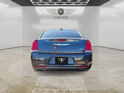 Used 2018 Chrysler 300 S image 4