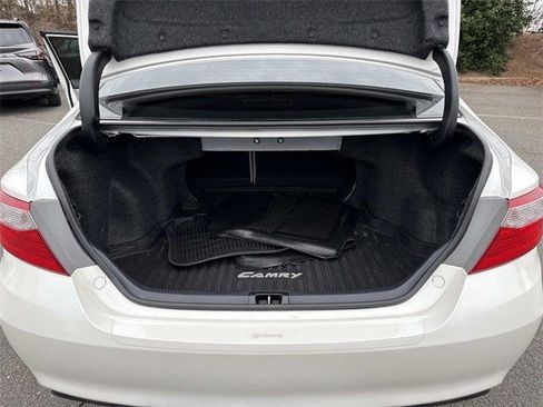 Used 2016 Toyota Camry SE w/ Moonroof Package image 12