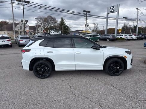 New 2026 Volkswagen Tiguan SE R-Line image 2